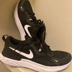 Mens running shoes